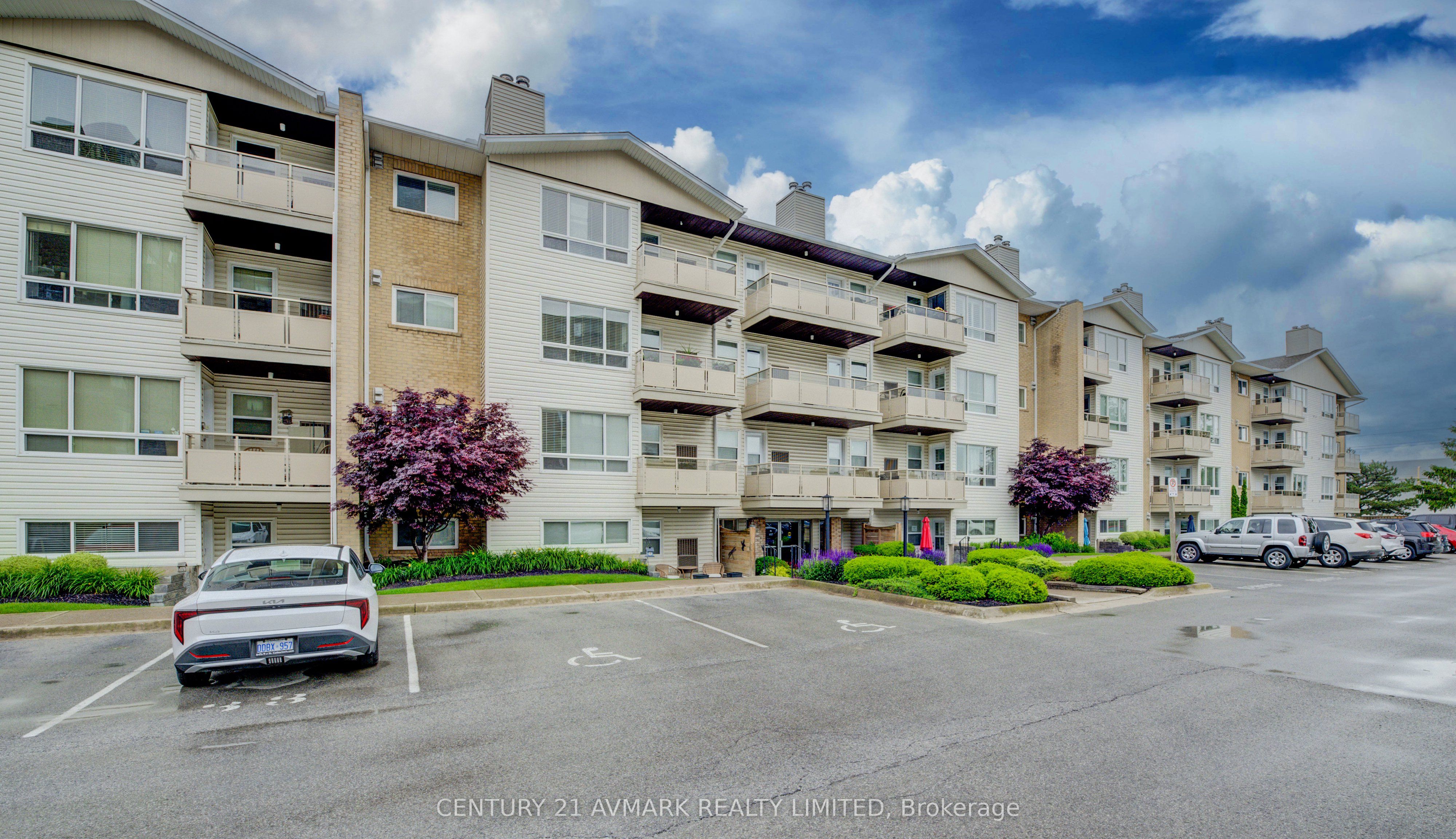 78 Roehampton Avenue, #205