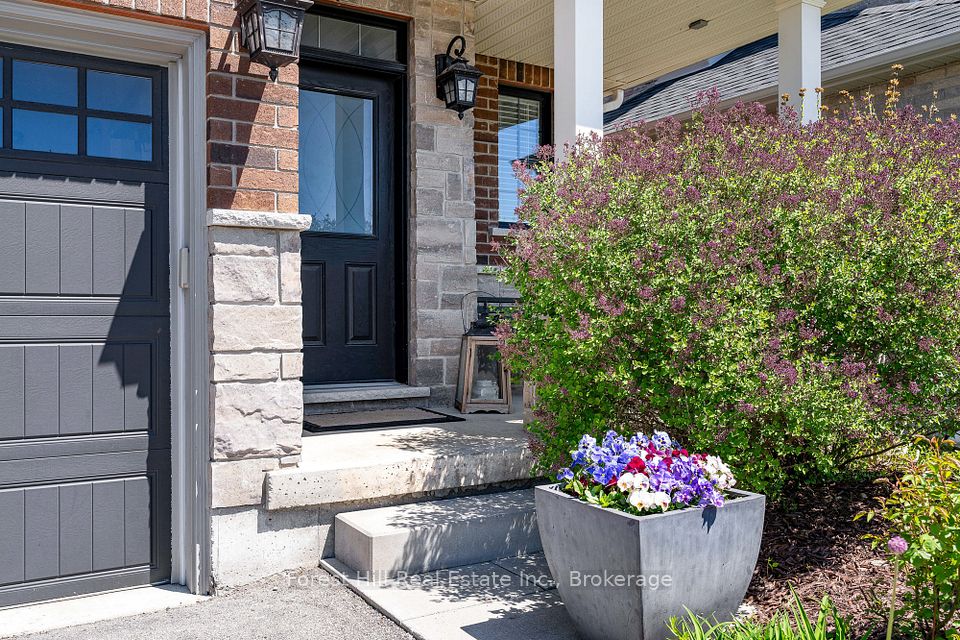 21 Marta Crescent, Barrie, ON L4N 3N6