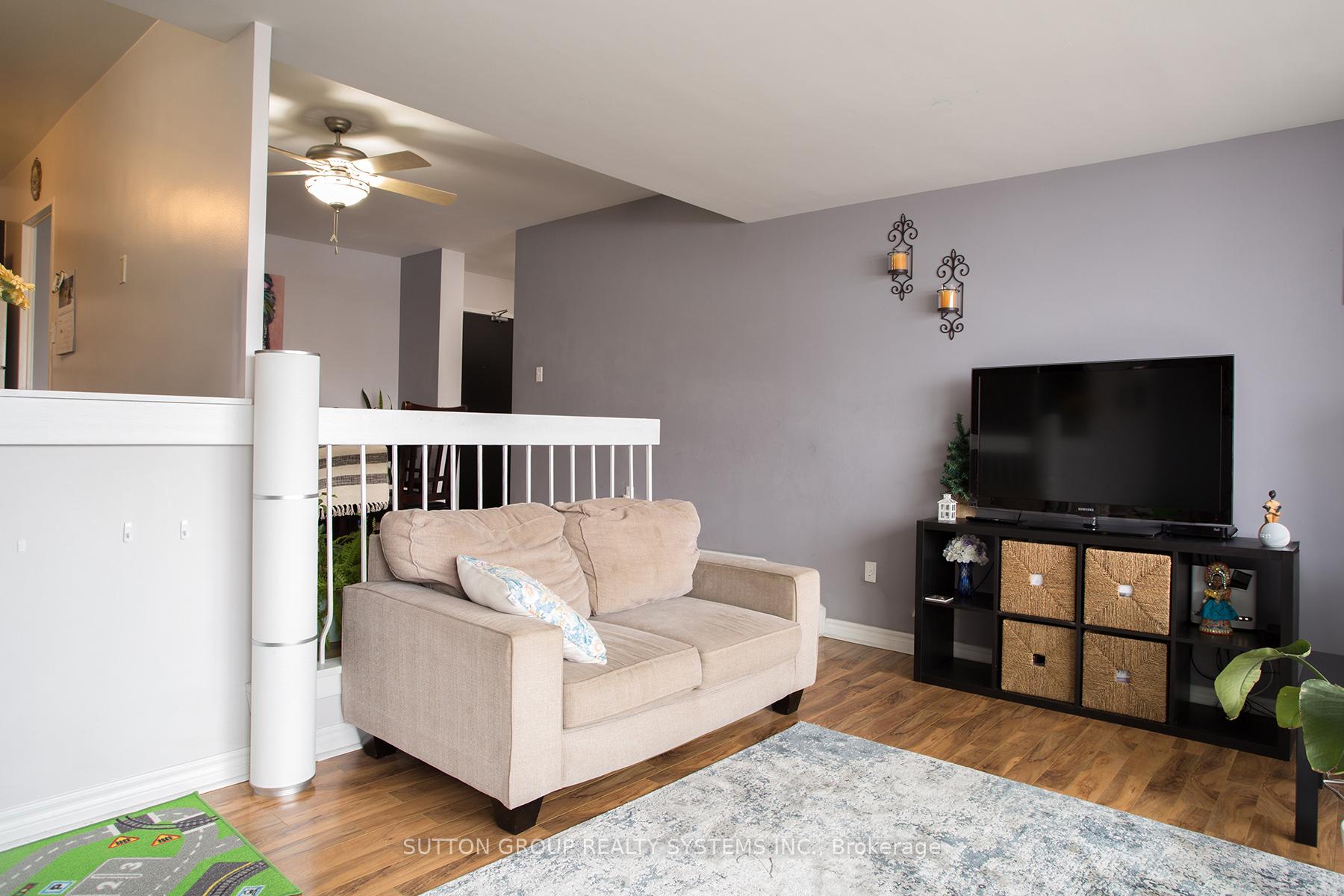 2 Bedrooms Condo at 31 Four Winds, Toronto For sale