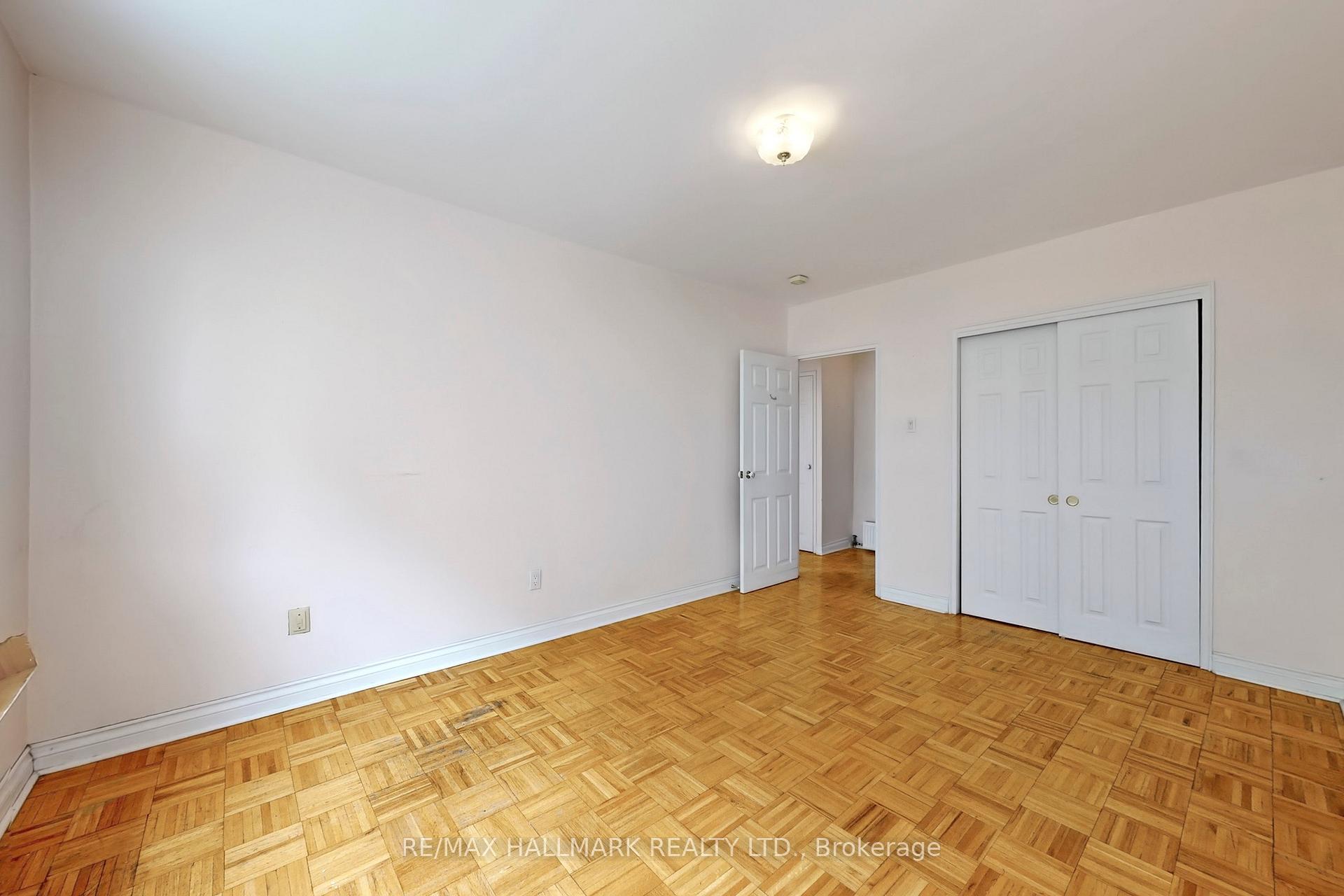 2 Bedrooms Condo at 50 Gulliver, Toronto For sale