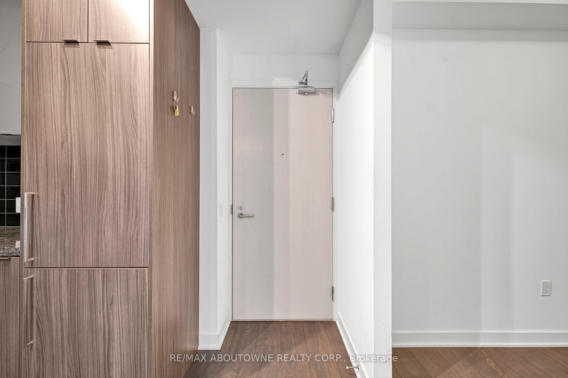 2 Bedrooms Condo at 115 Blue Jays, Toronto For sale