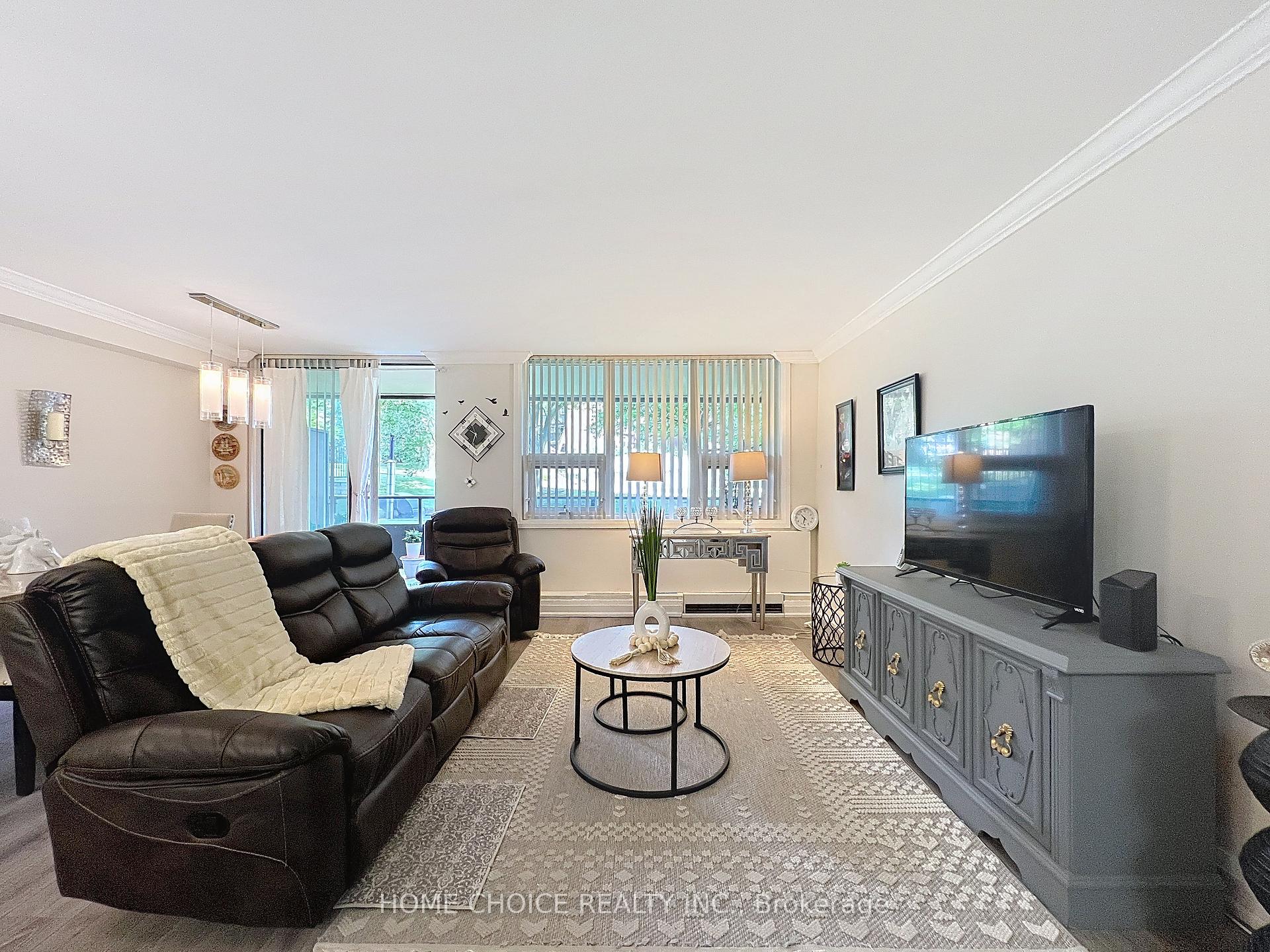 3 Bedrooms Condo at 15 La Rose, Toronto For sale