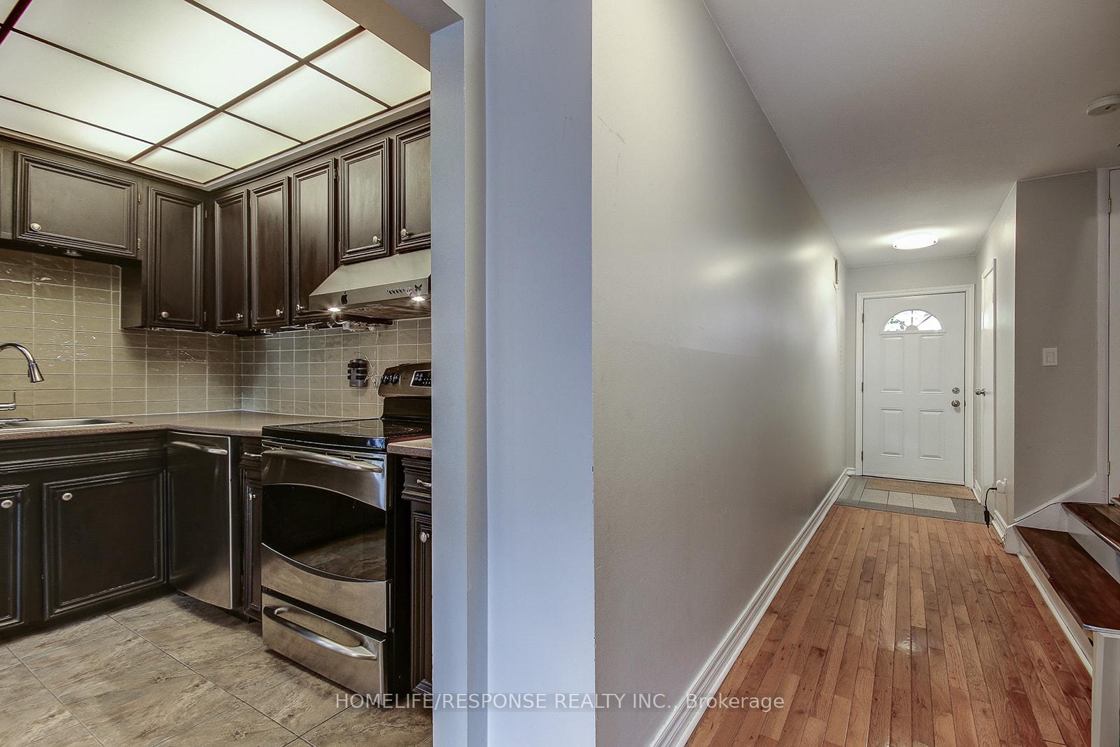 3 Bedrooms Condo at 2120 RATHBURN, Mississauga For sale