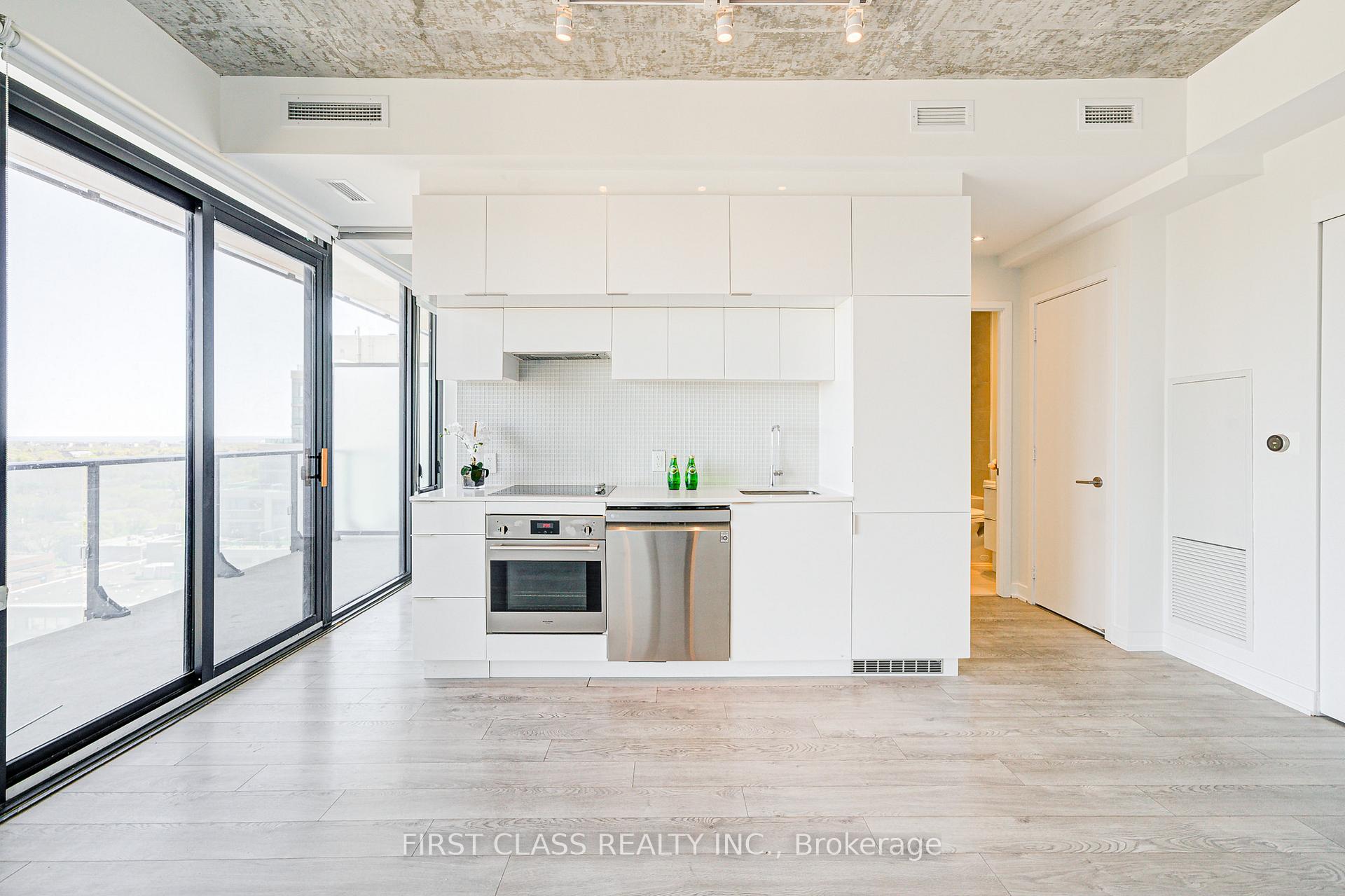 2 Bedrooms Condo at 185 Roehampton, Toronto For sale