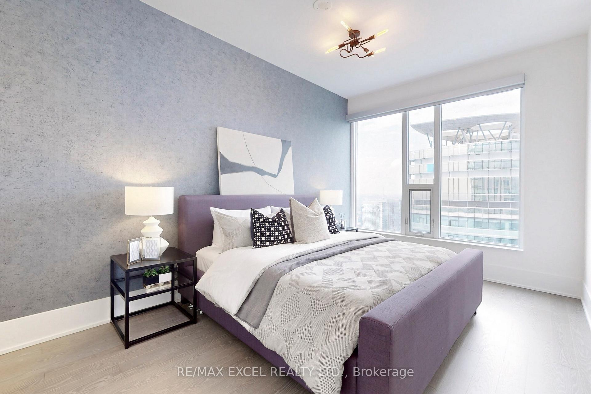 2 Bedrooms Condo at 10 York, Toronto For sale
