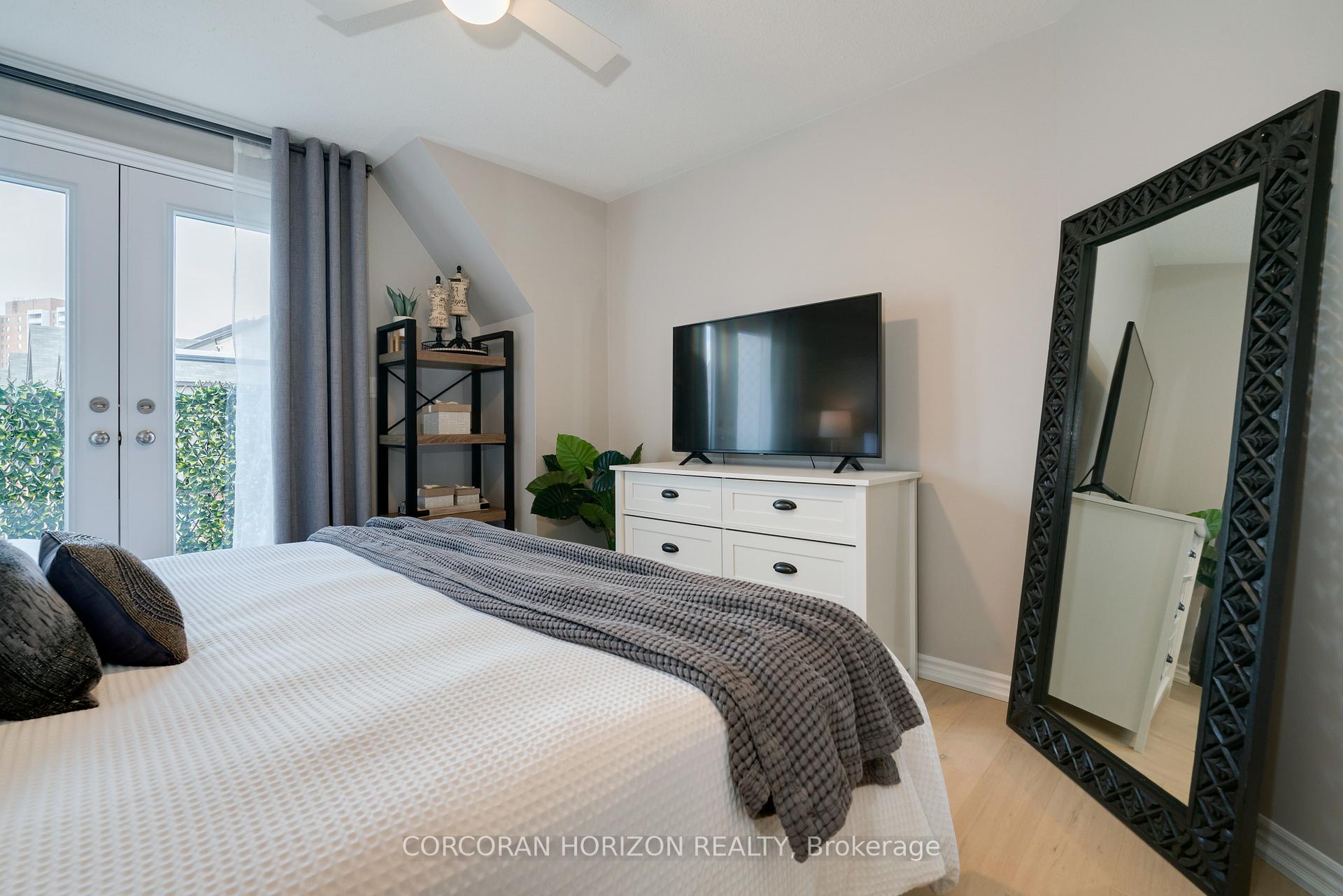 3 Bedrooms Condo at 11 Eaton Park, Toronto For sale