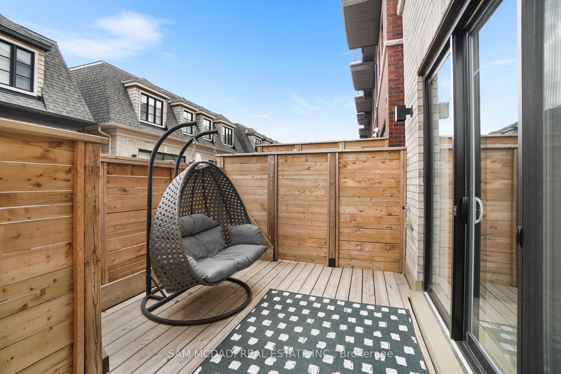3 Bedrooms Condo at 10 Lunar, Mississauga For sale