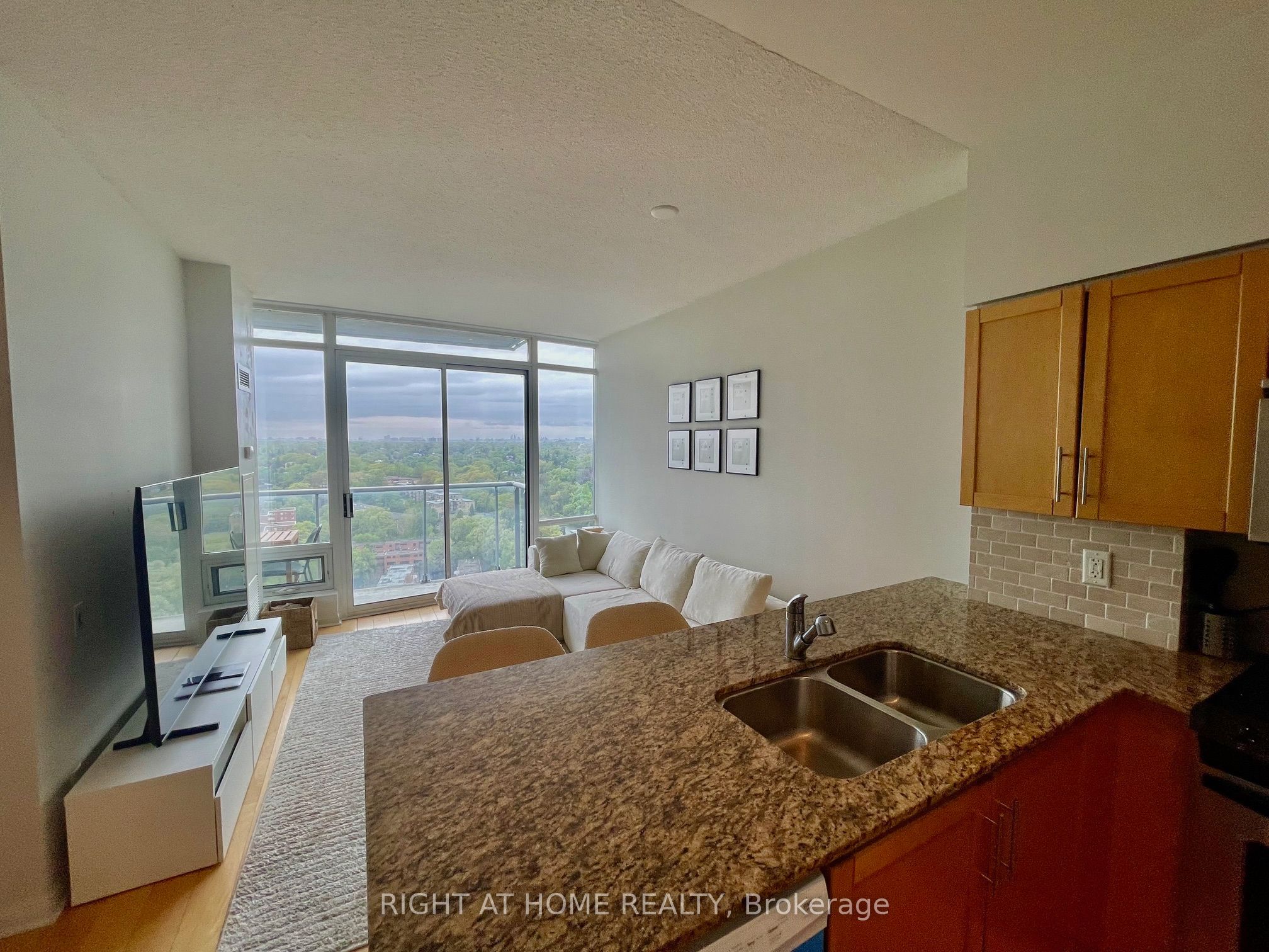 15 Windermere Avenue, #2303