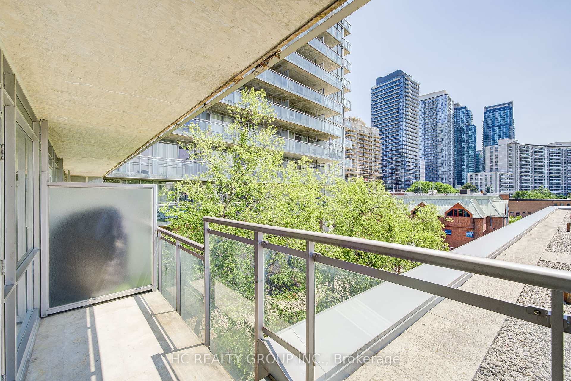 2 Bedrooms Condo at 30 Canterbury, Toronto For sale