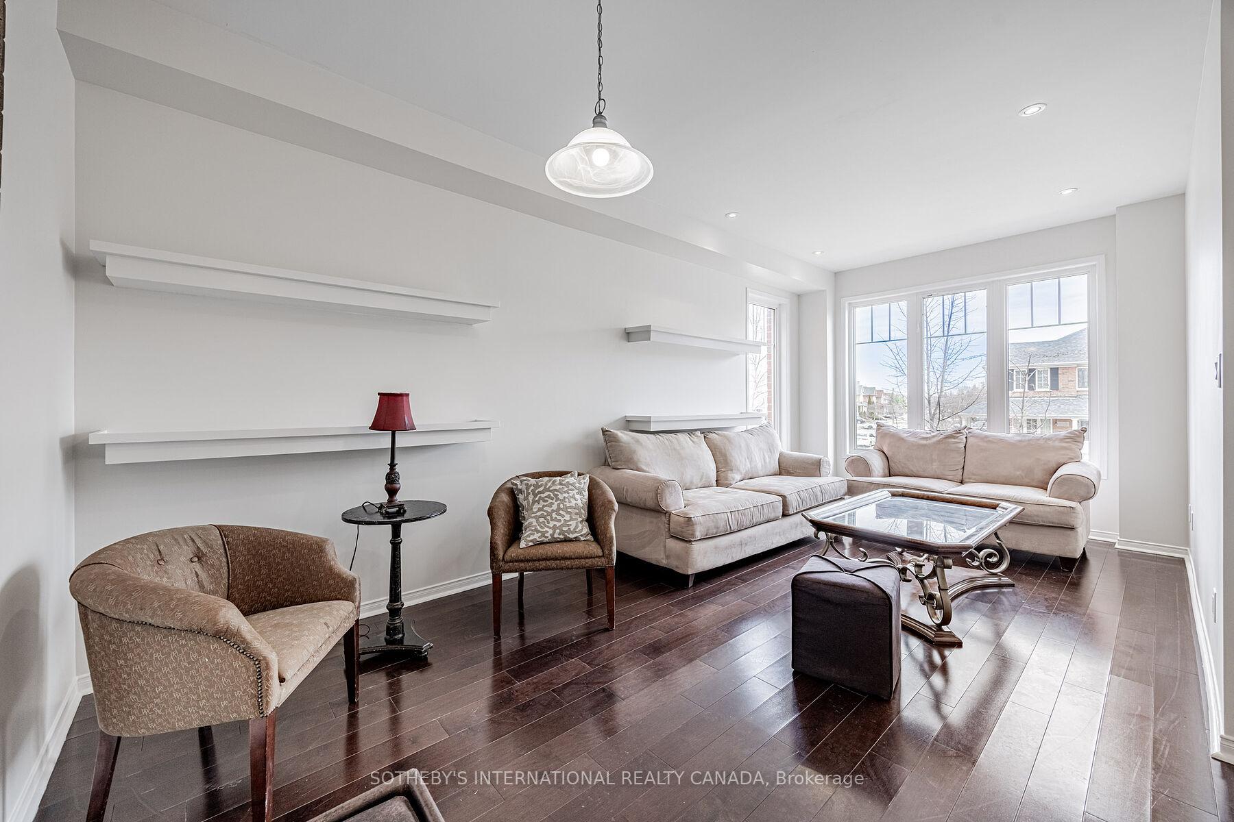 4 Bedrooms Condo at 5700 Tosca, Mississauga For sale