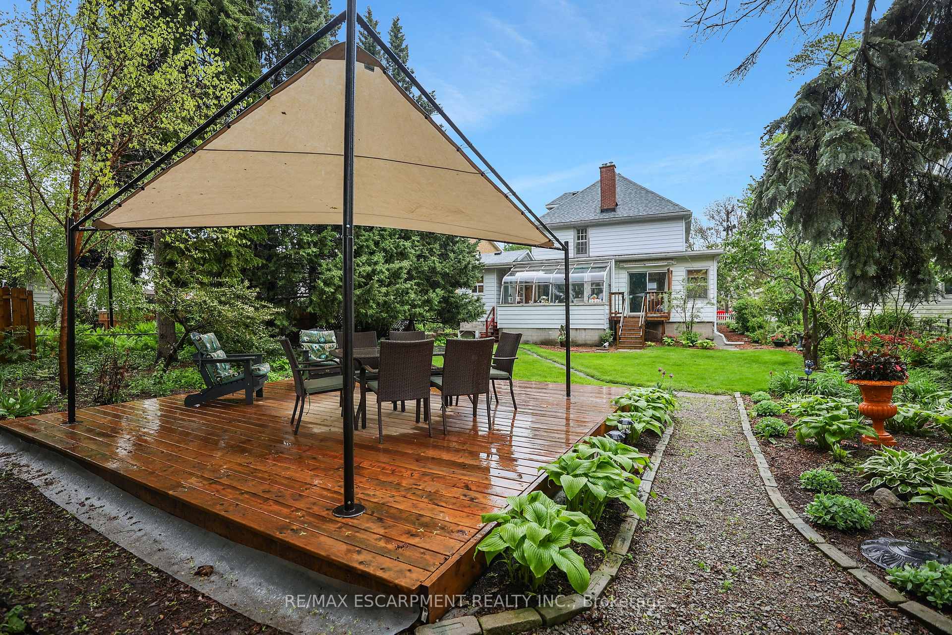 2 Kidd Avenue, Grimsby, ON L3M 3S3
