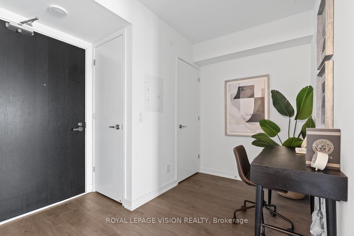 2 Bedrooms Condo at 501 Yonge, Toronto For sale