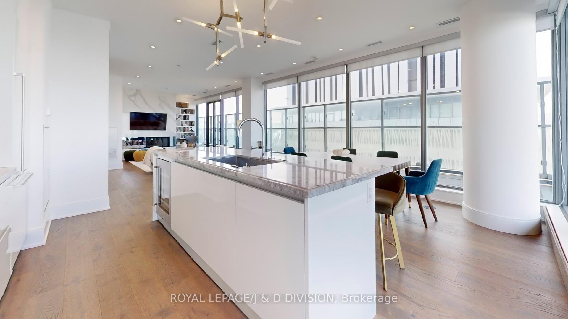 2 Bedrooms Condo at 50 Charles,  Toronto For sale