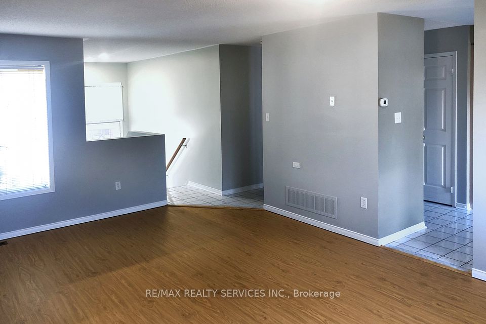 https://trreb-image.ampre.ca/WkHOGENSpWuvwAMLVORrN6hnl2rvXOwPKofZlTSIRnA/rs:fit:960:960/wm:.5:so:0:50:.4/wmsh:10/wmt:PHNwYW4gZm9yZWdyb3VuZD0nd2hpdGUnIGZvbnQ9JzY4Jz5SRS9NQVggUkVBTFRZIFNFUlZJQ0VTIElOQy4sIEJyb2tlcmFnZTwvc3Bhbj4/L3RycmViL2xpc3RpbmdzLzQwLzk4Lzg1Lzc1L3AvODZjMTI0N2ItNGQ2Yi00ZDRmLWE1NmYtMjY1OWNkZDMyNzY4LmpwZw.jpg