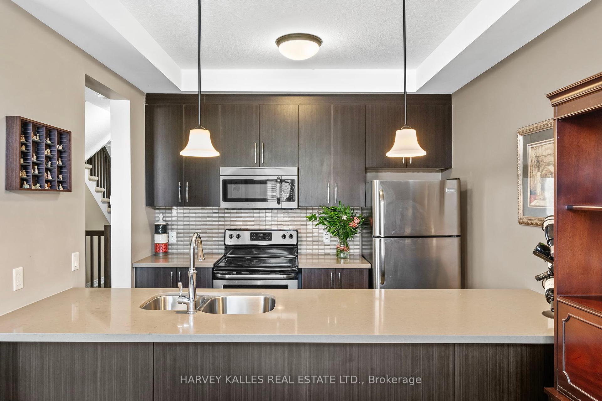 3 Bedrooms Condo at 3003 Glover, Burlington For sale