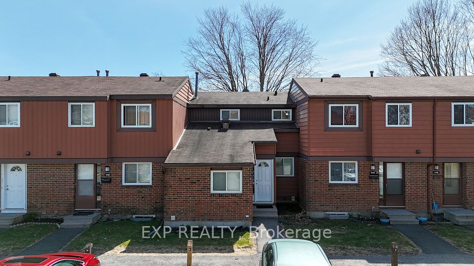44 FOXFIELD