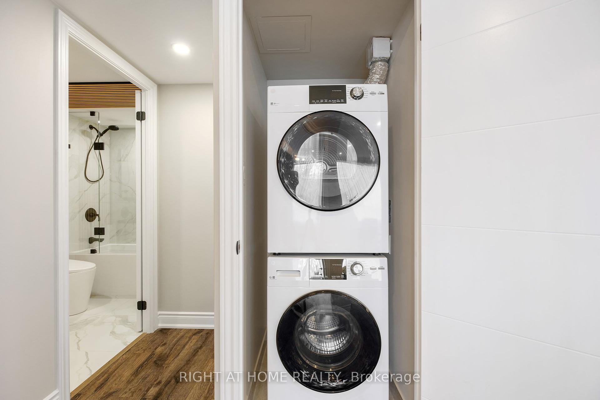 3 Bedrooms Condo at 120 Promenade,  Vaughan For sale