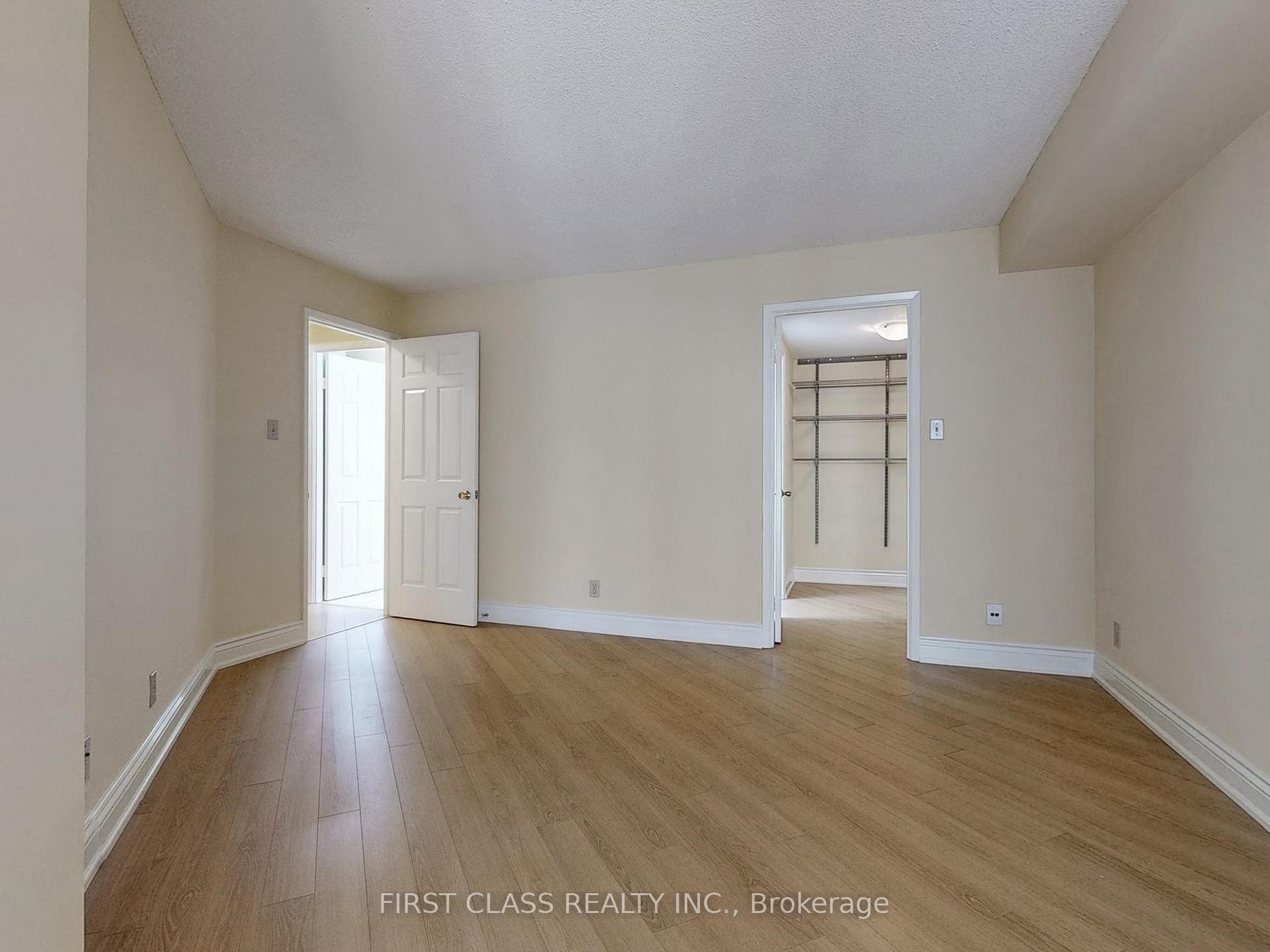 3 Bedrooms Condo at 717 Bay, Toronto For sale
