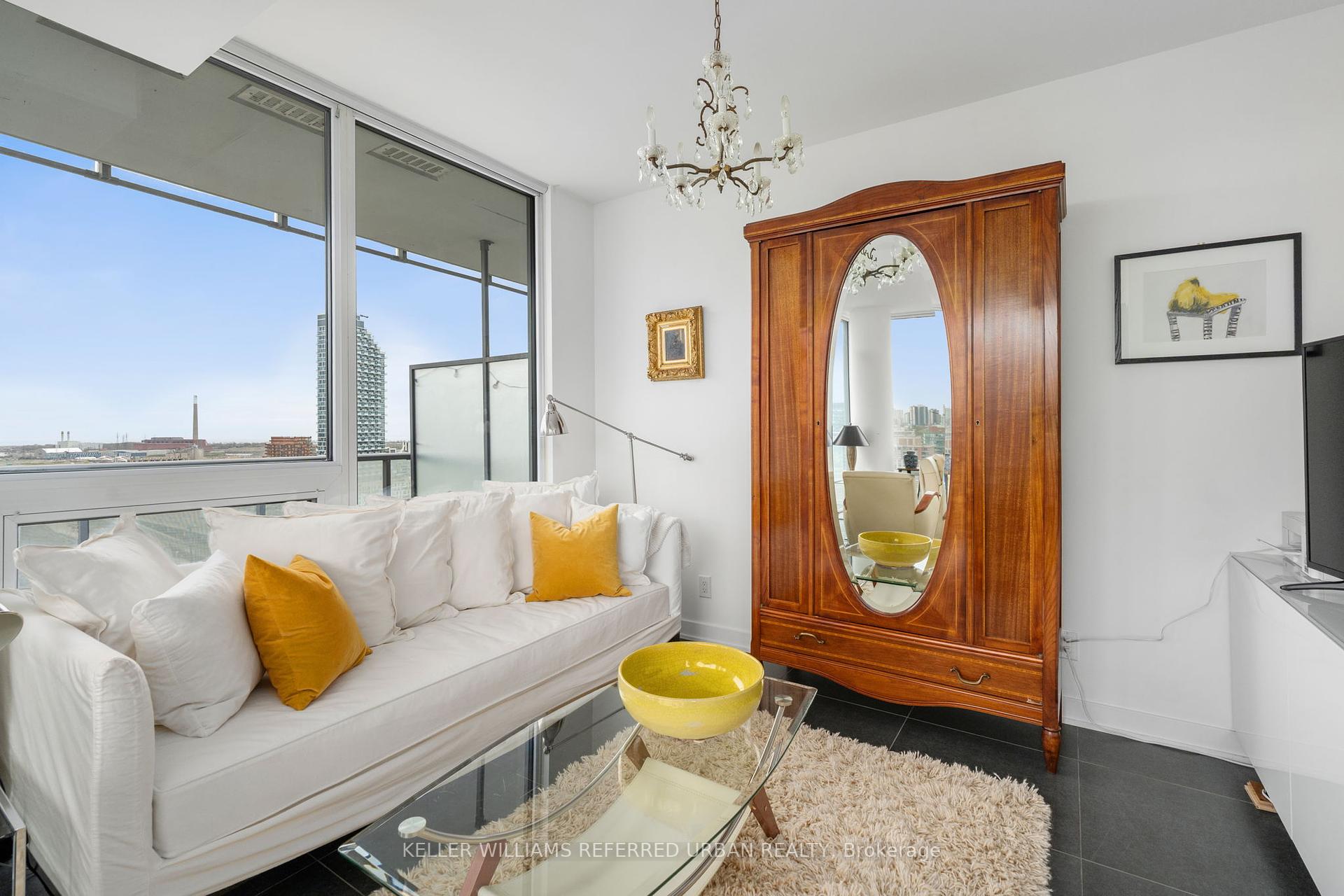 2 Bedrooms Condo at 1 Market, Toronto For sale