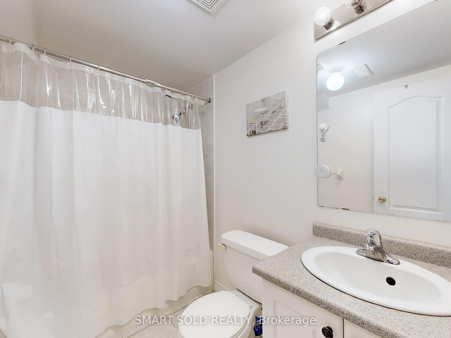 4 Bedrooms Condo at 230 Paisley, Mississauga For sale