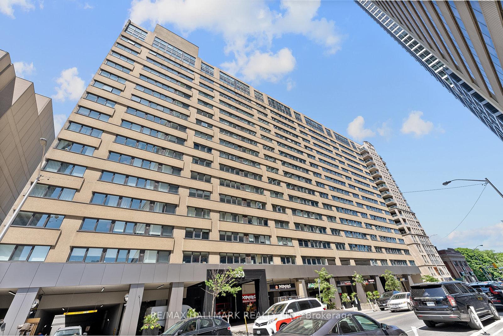 3 Bedrooms Condo at 360 Bloor, Toronto For sale