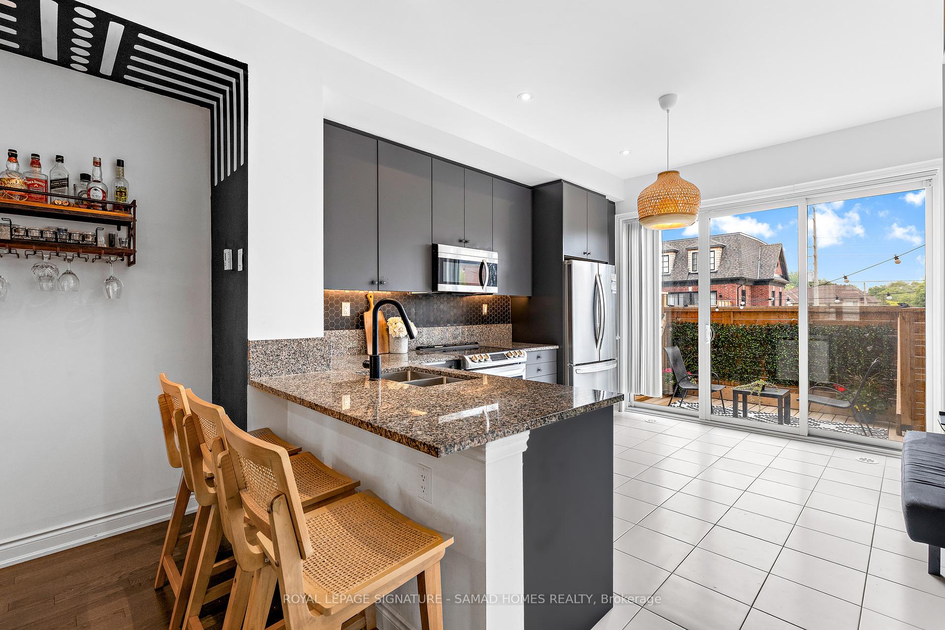 3 Bedrooms Condo at 26 Lunar, Mississauga For sale