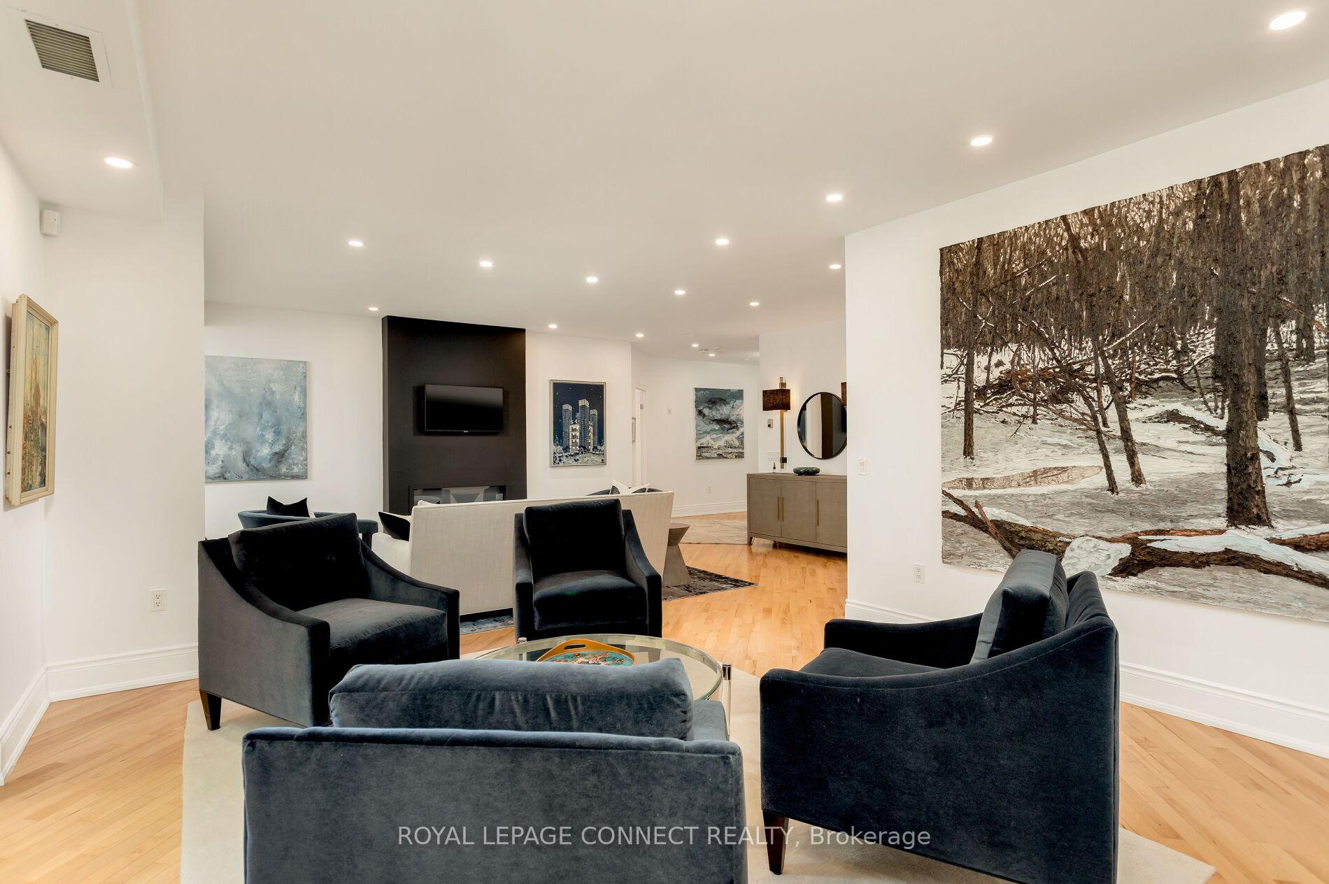 3 Bedrooms Condo at 12 Old Mill,  Toronto For sale