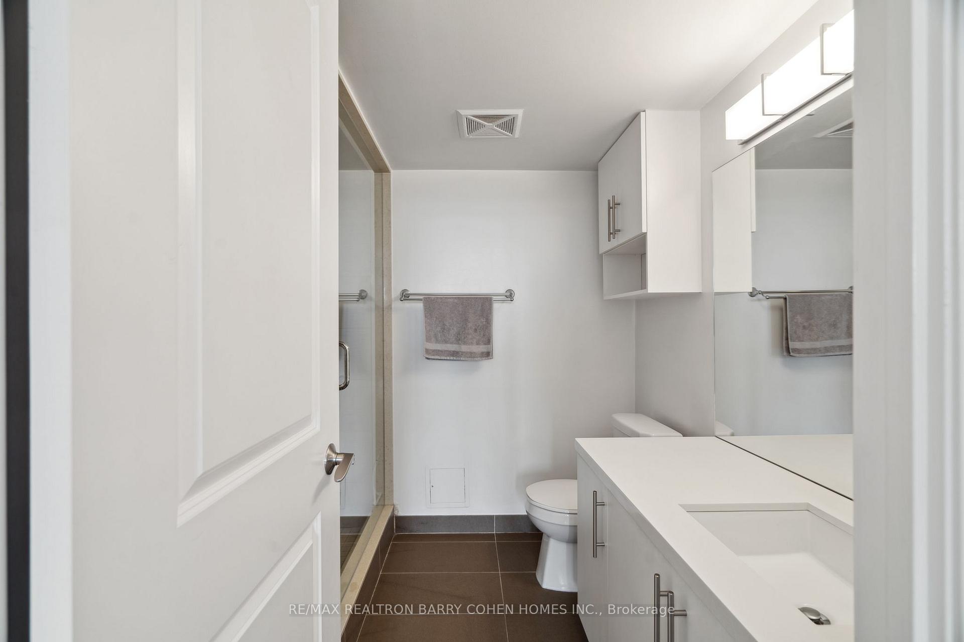 2 Bedrooms Condo at 500 St Clair, Toronto For sale