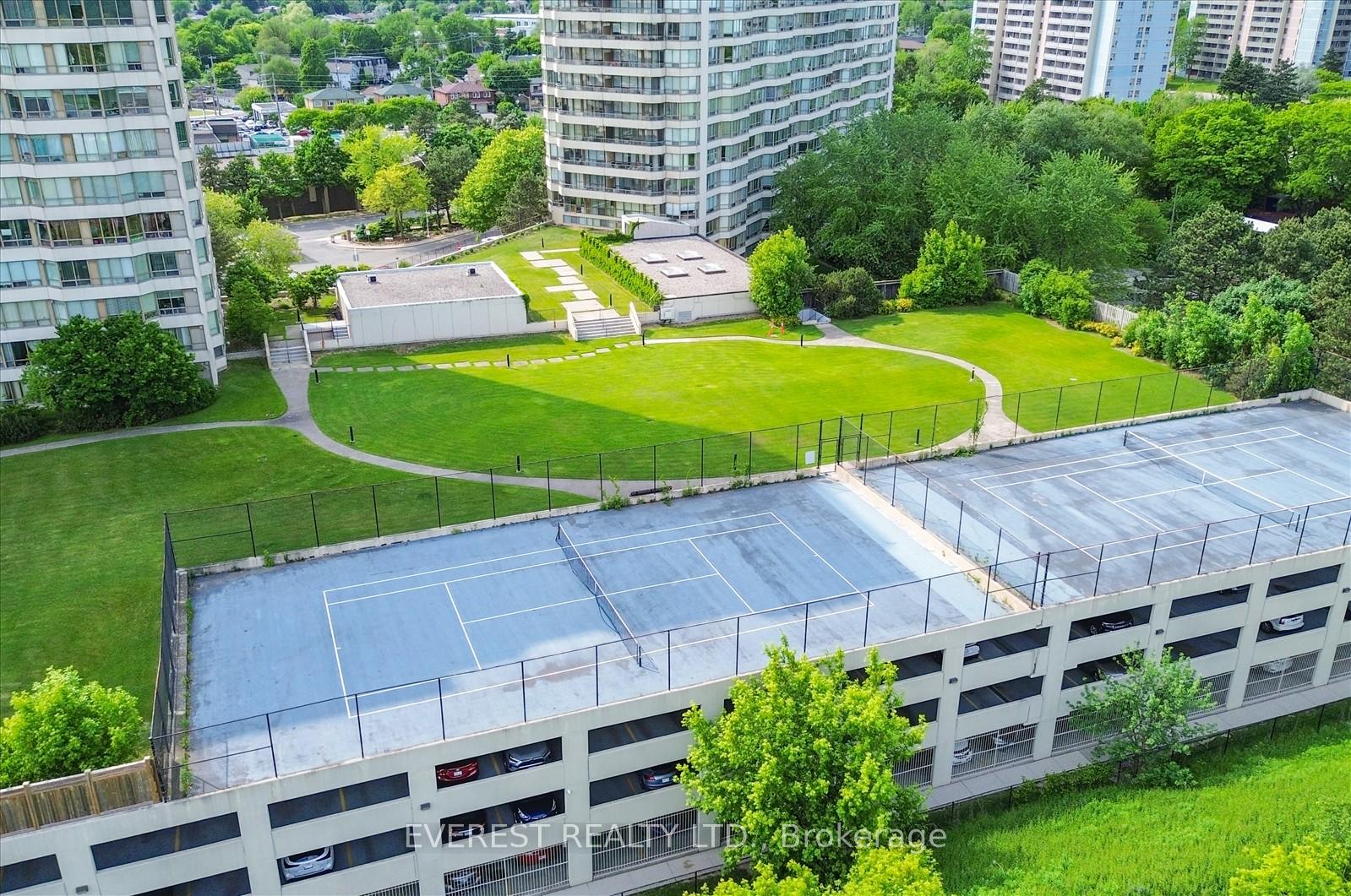 3 Bedrooms Condo at 3 Greystone Walk, Toronto For sale