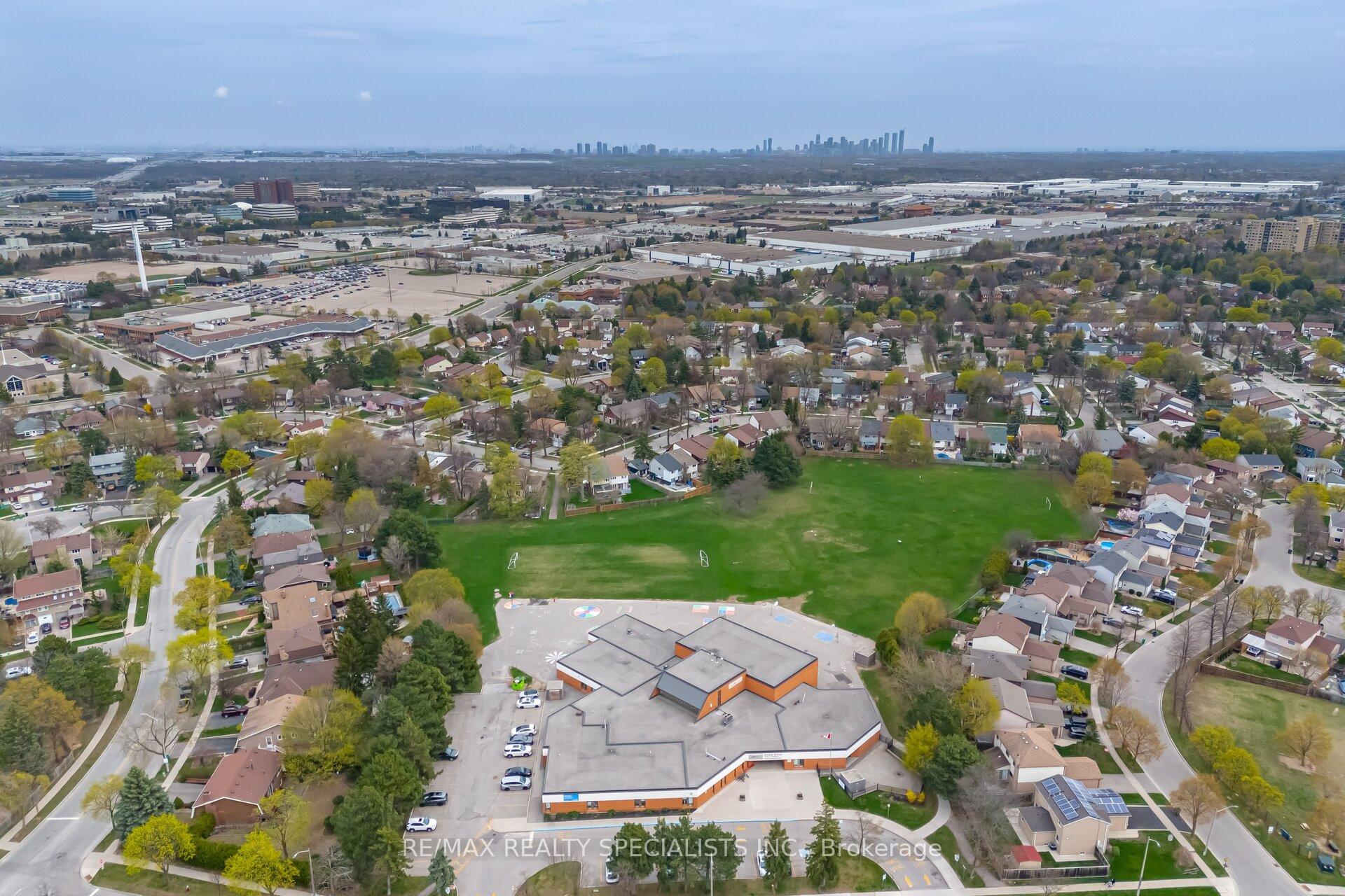 3 Bedrooms Condo at 7077 Estoril,  Mississauga For sale