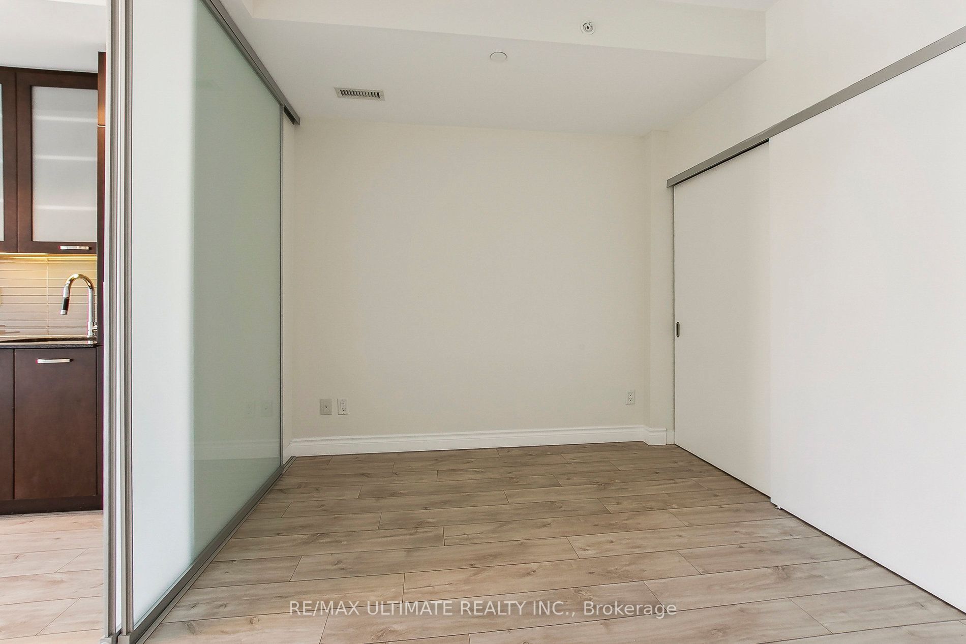 210 Simcoe Street, #611