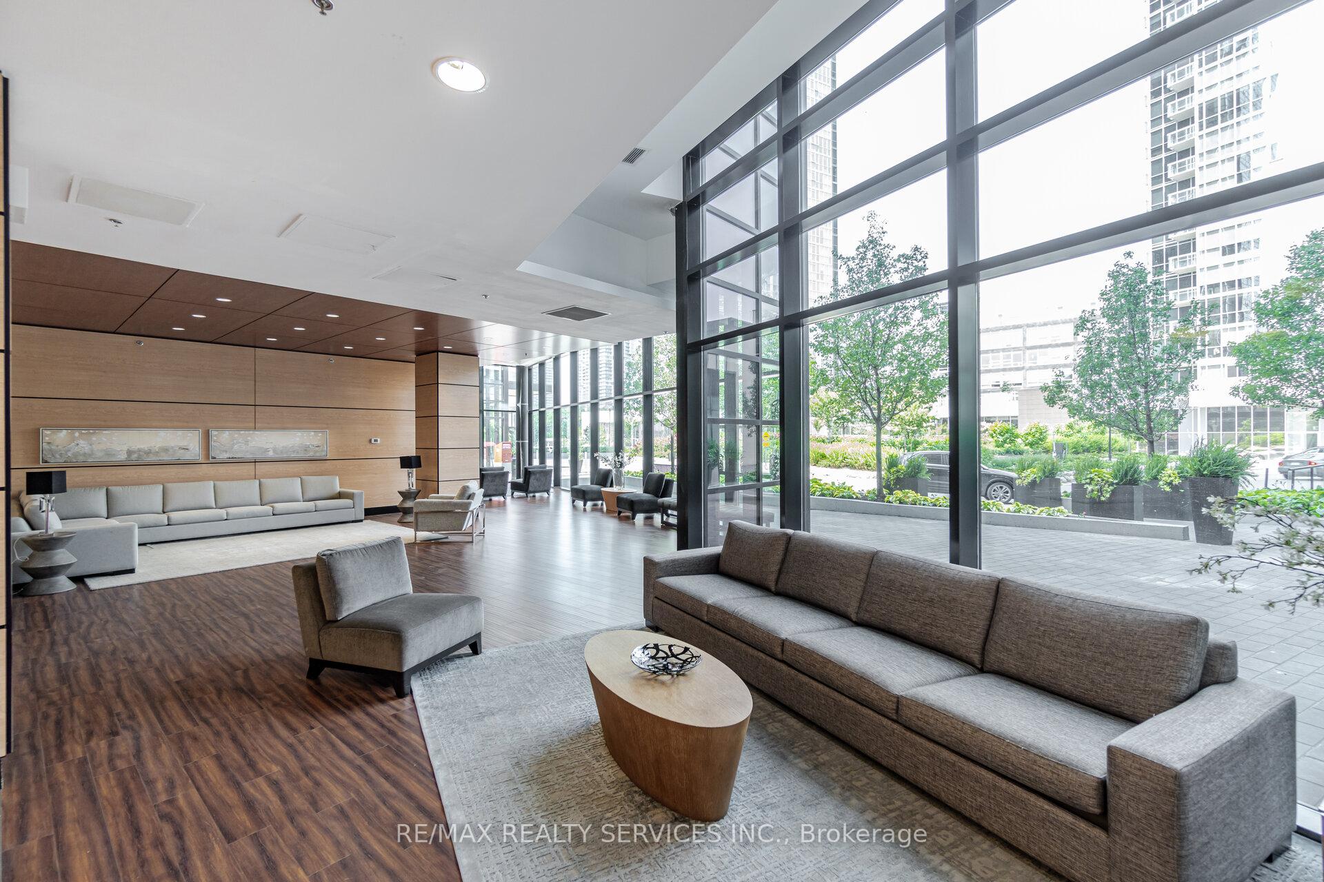 3 Bedrooms Condo at 2900 Highway 7, Vaughan For sale
