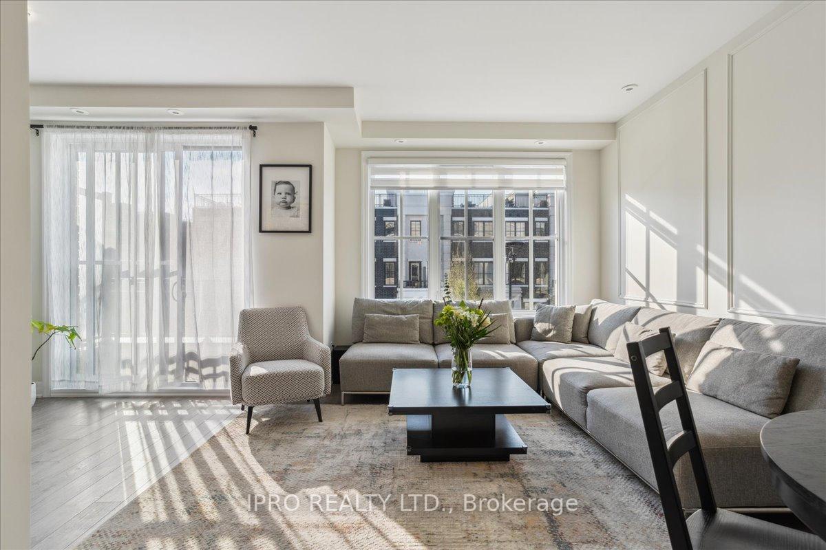2 Bedrooms Condo at 652 Cricklewood, Mississauga For sale