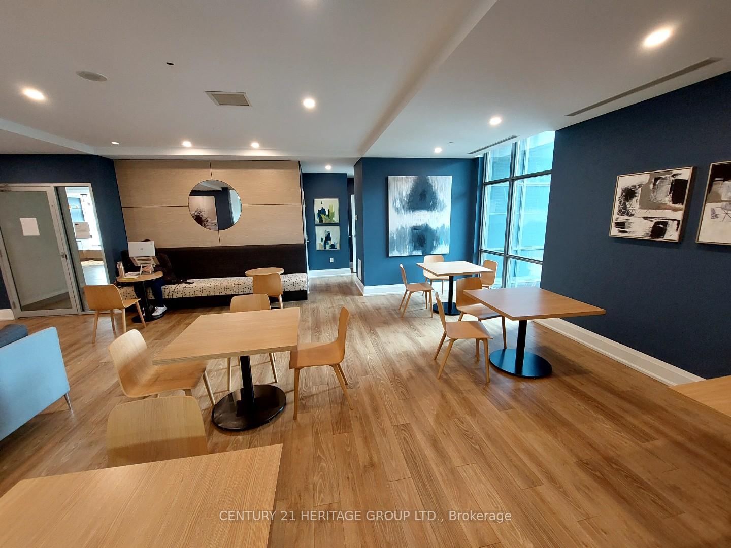 2 Bedrooms Condo at 15 Fort York, Toronto For sale