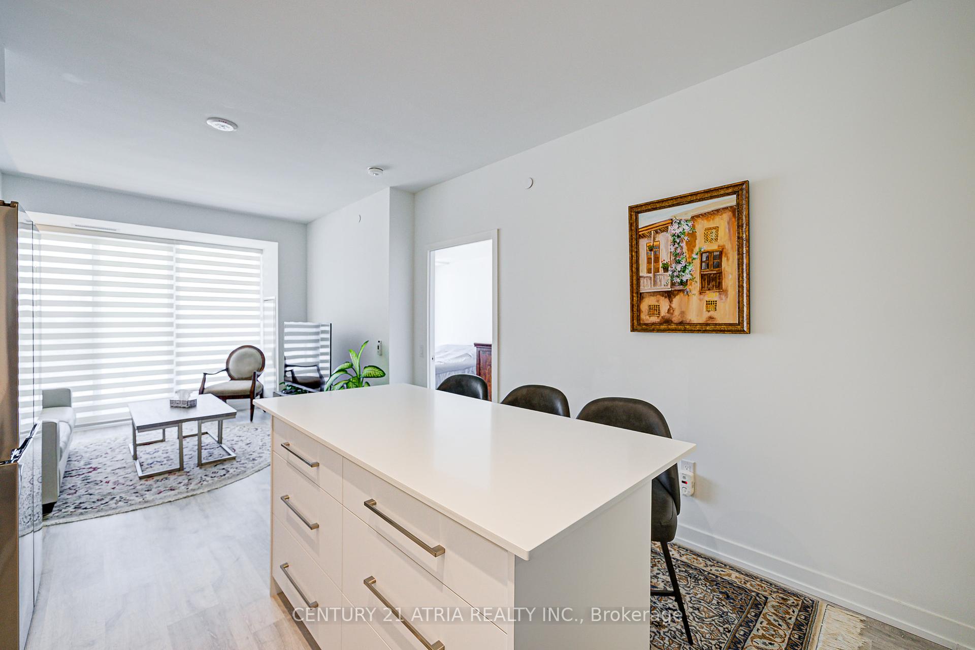 3 Bedrooms Condo at 7 Golden Lion, Toronto For sale