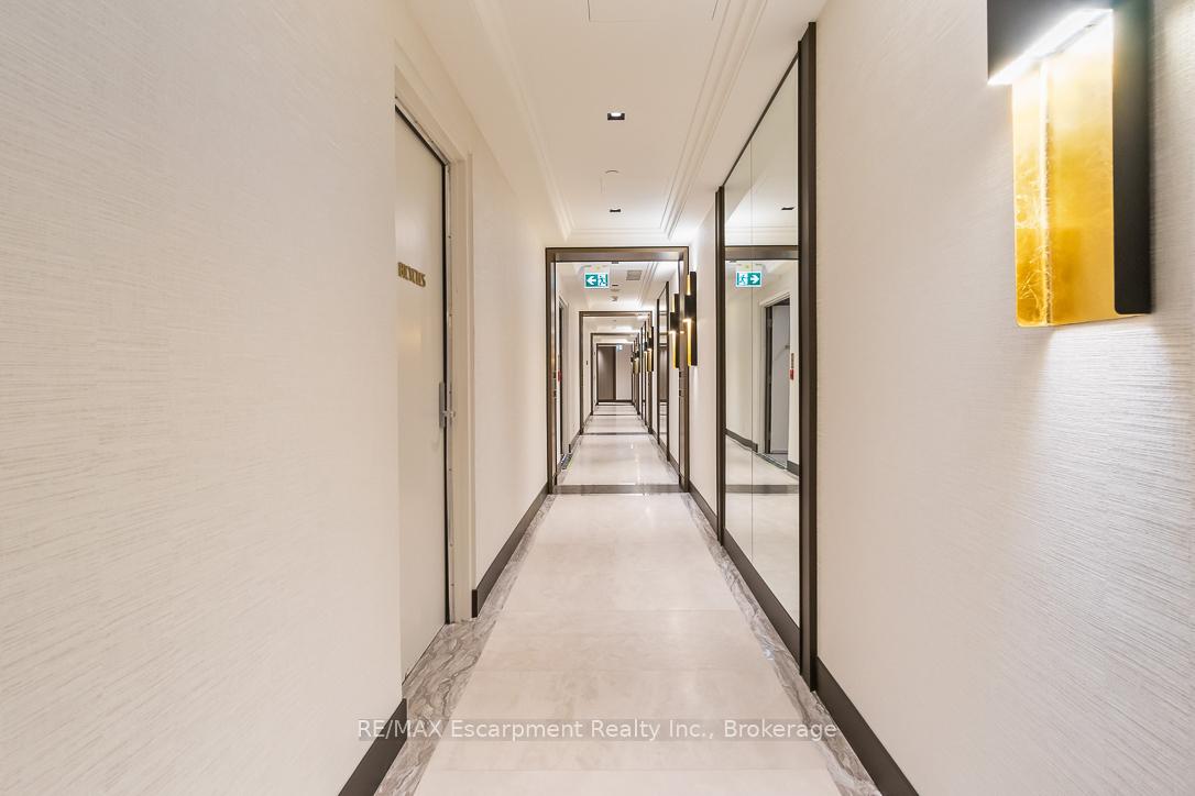 3 Bedrooms Condo at 68 Yorkville, Toronto For sale