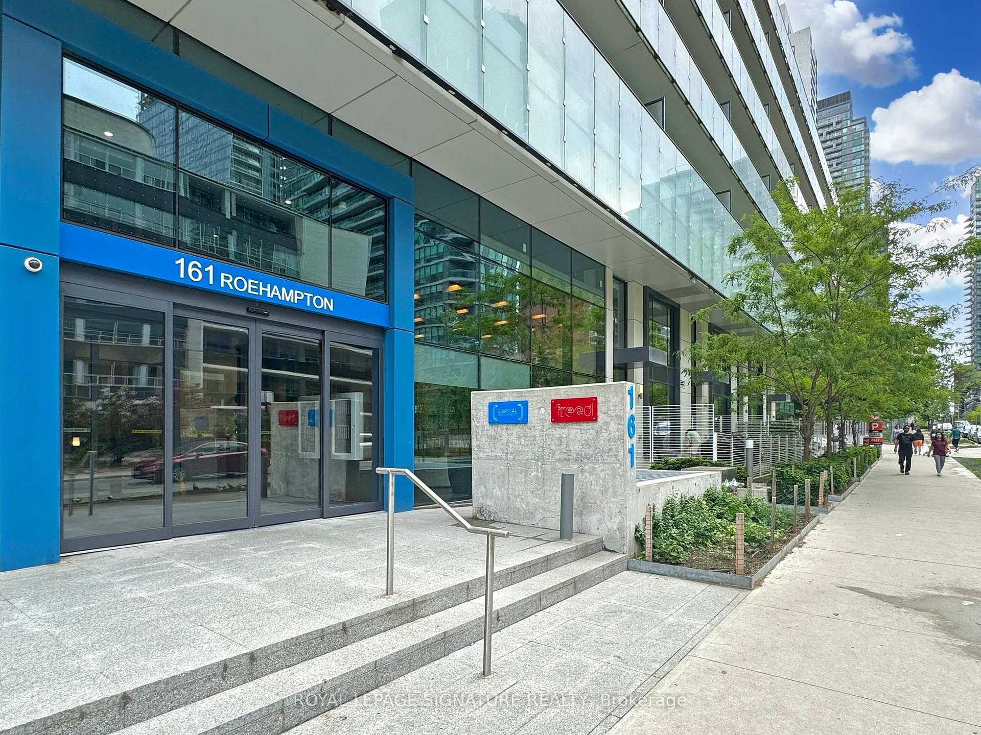 2 Bedrooms Condo at 161 Roehampton, Toronto For sale