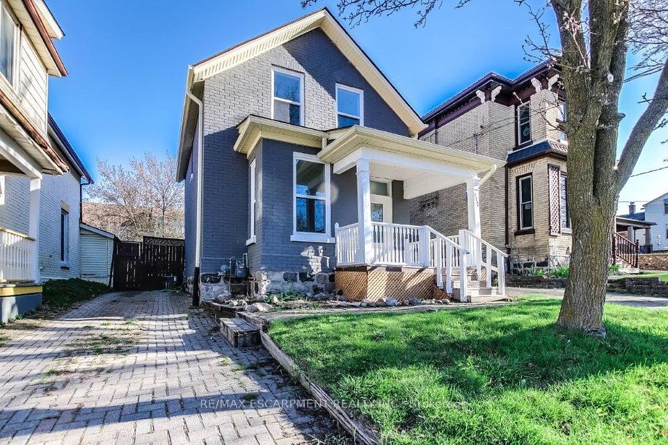 315 SIMCOE Street