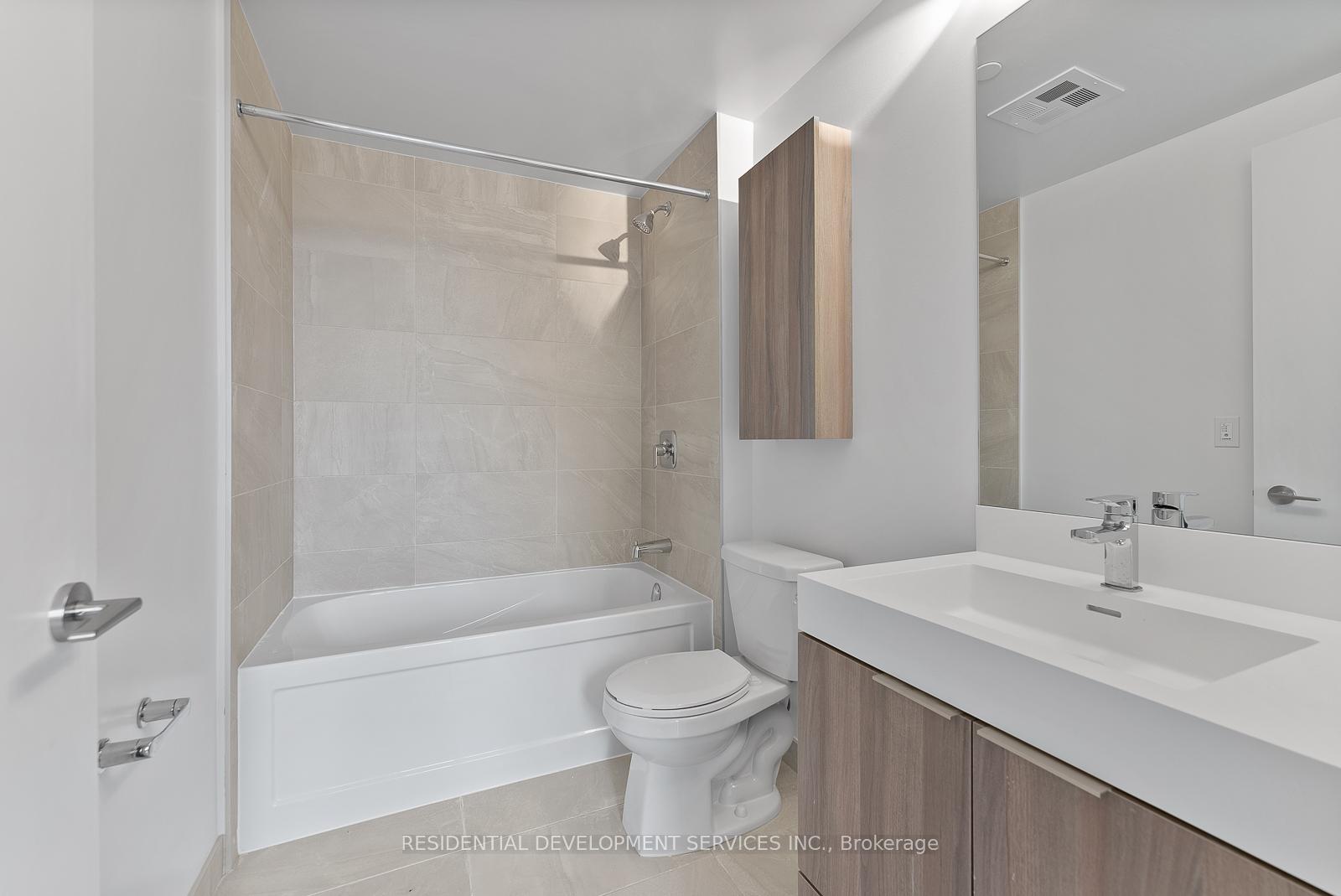 4 Bedrooms Condo at 15 Maryport,  Toronto For sale