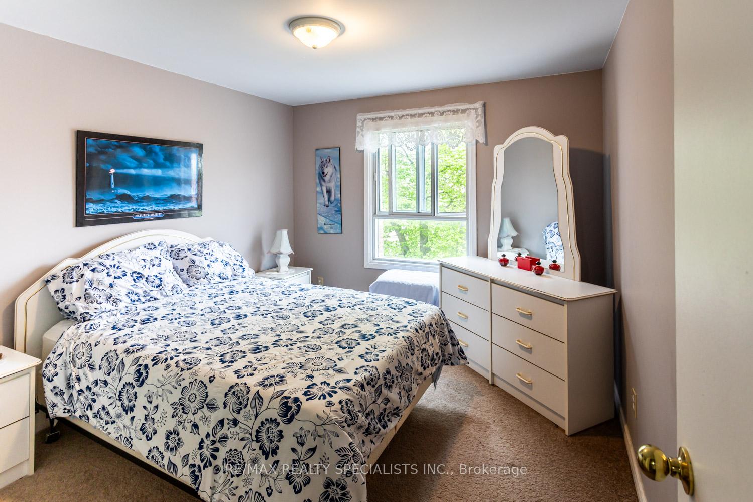5 Bedrooms Condo at 405 Hyacinthe, Mississauga For sale