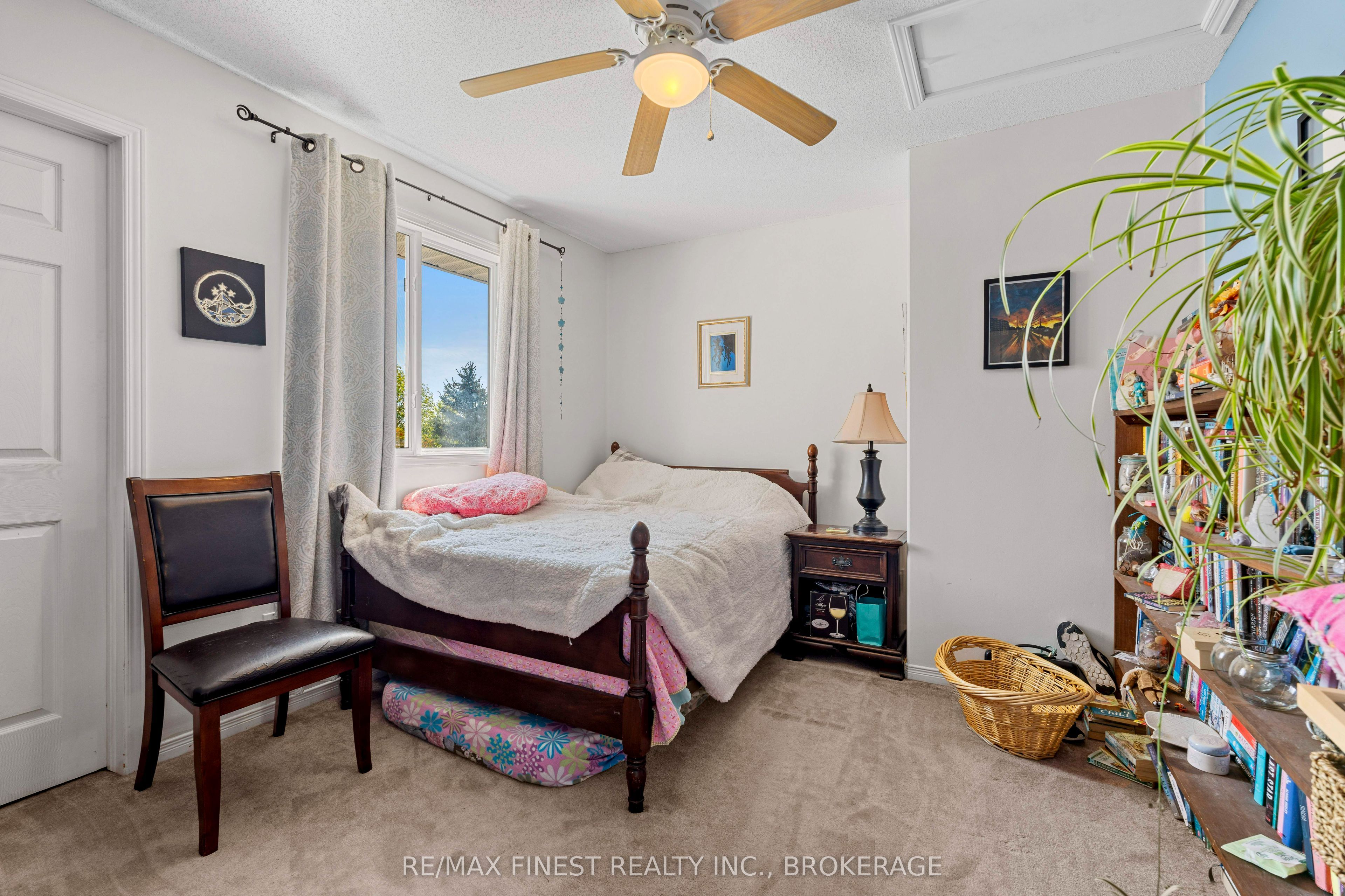 688 PARKSIDE Crescent