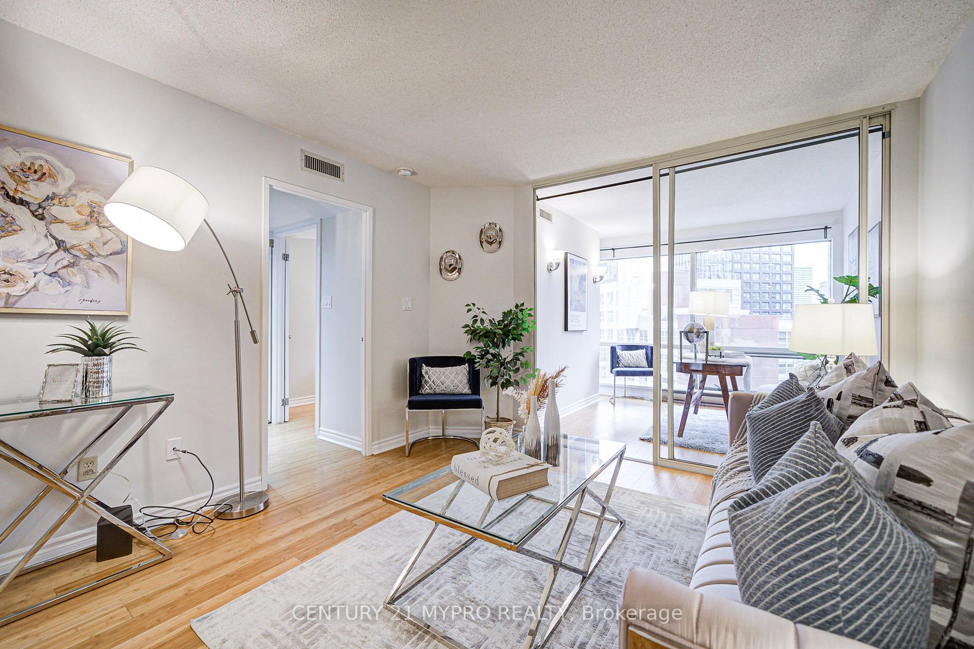 2 Bedrooms Condo at 1001 Bay, Toronto For sale