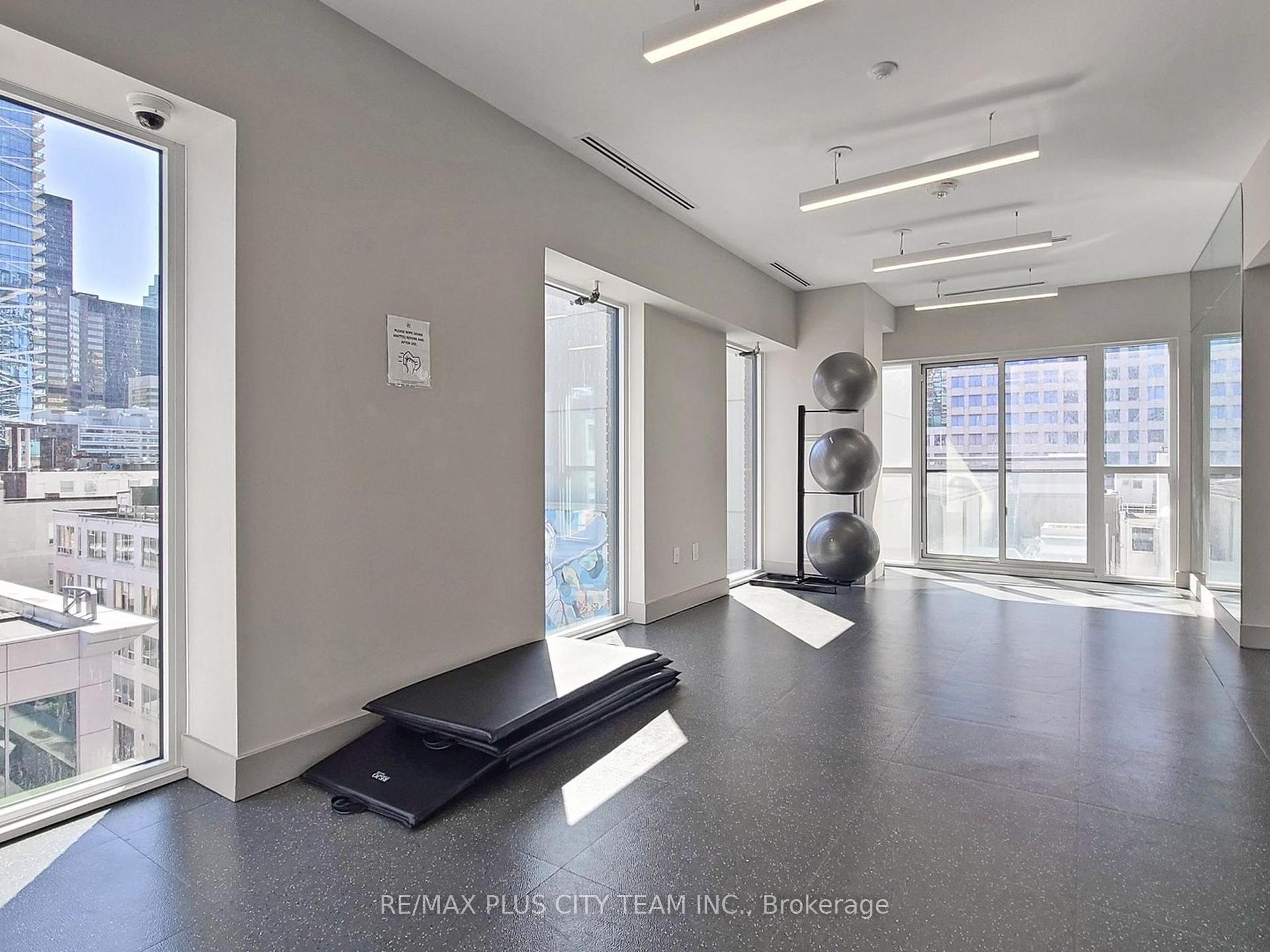 2 Bedrooms Condo at 99 John, Toronto For sale