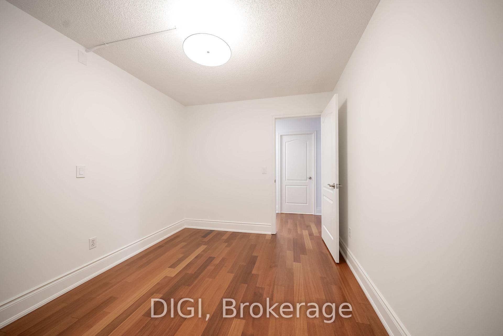 3 Bedrooms Condo at 75 York Mills, Toronto For sale