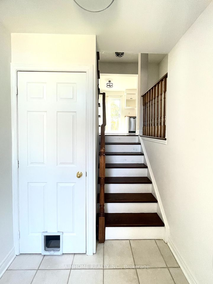 2404 Ravinebrook Crescent, Oakville, ON L6H 6Y2