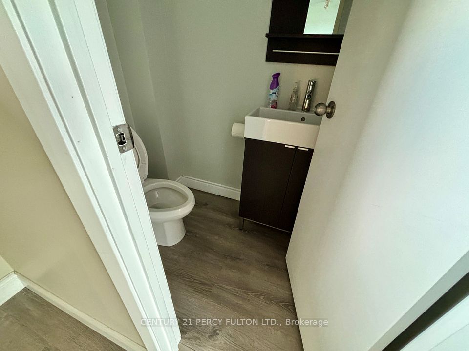 2nd floor Bathroom