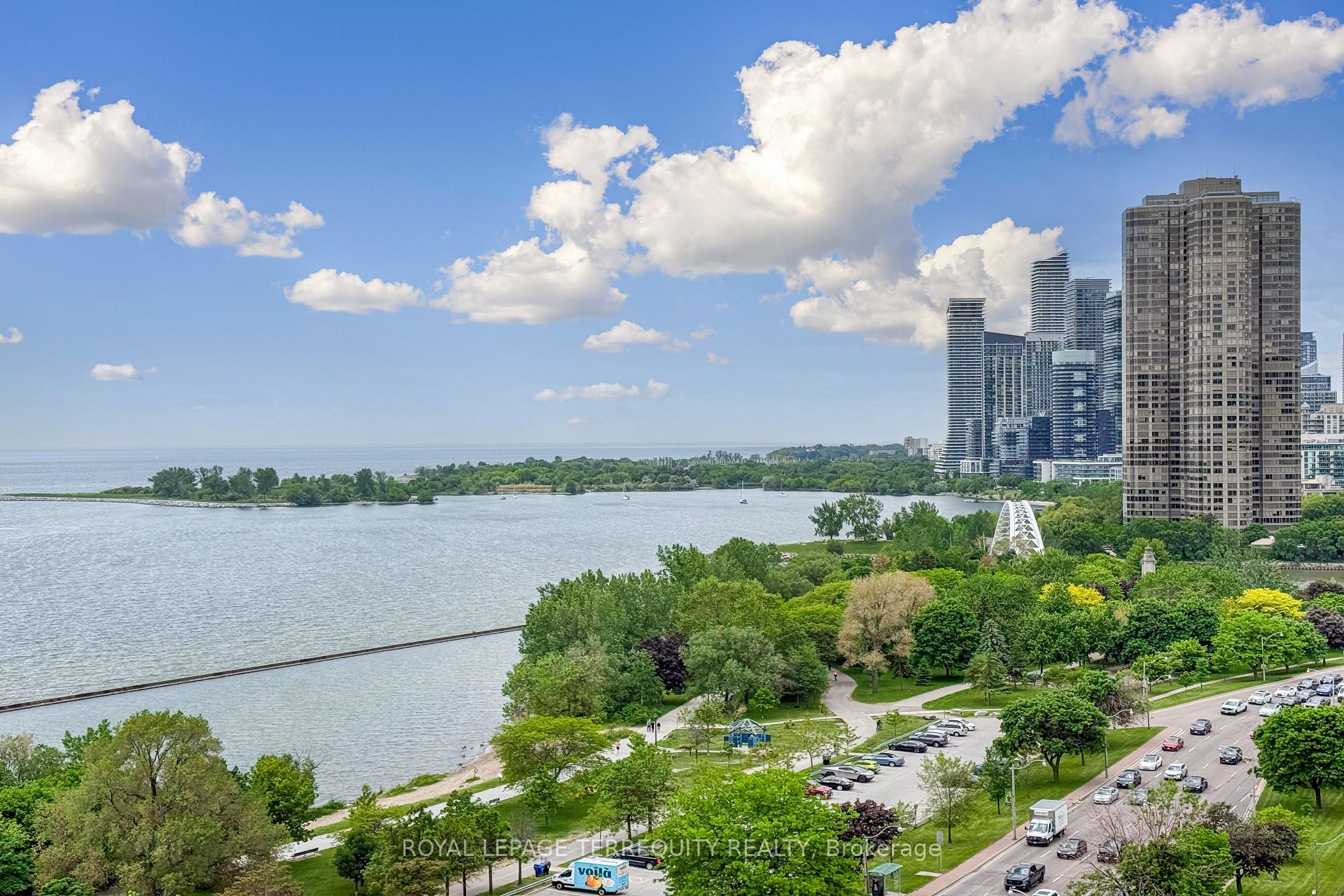 3 Bedrooms Condo at 1926 Lake Shore, Toronto For sale