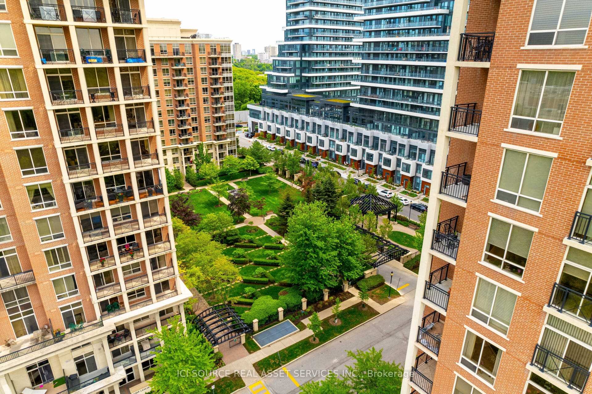 2 Bedrooms Condo at 1101 Leslie, Toronto For sale