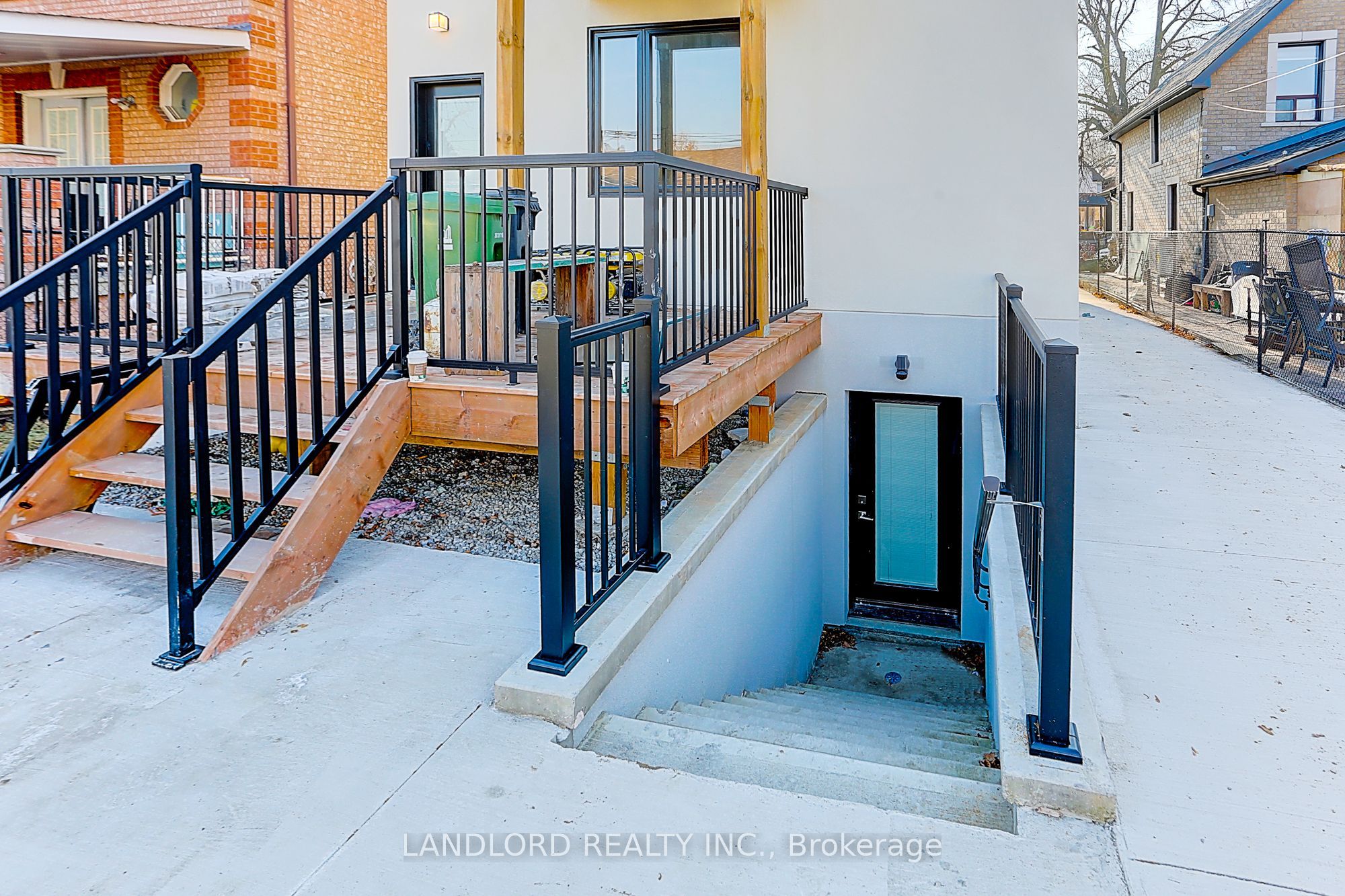 30 Lambton Avenue, #Lower