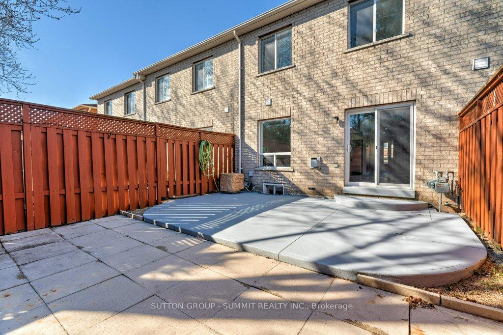 3 Bedrooms Condo at 1489 Heritage,  Oakville For sale